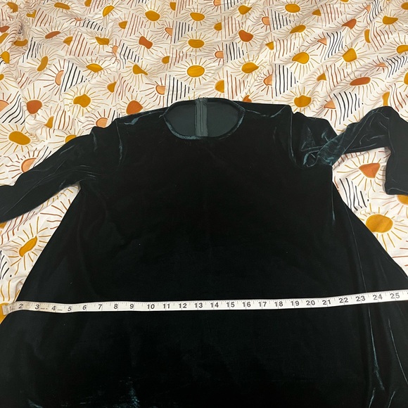 Velvet emerald long sleeve dress - size L - Picture 5 of 7